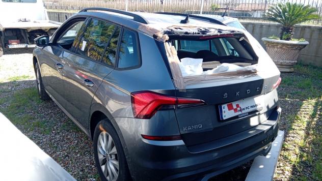 Skoda Kamiq 1.0 TSI Ambition SINISTRATA - Foto 9