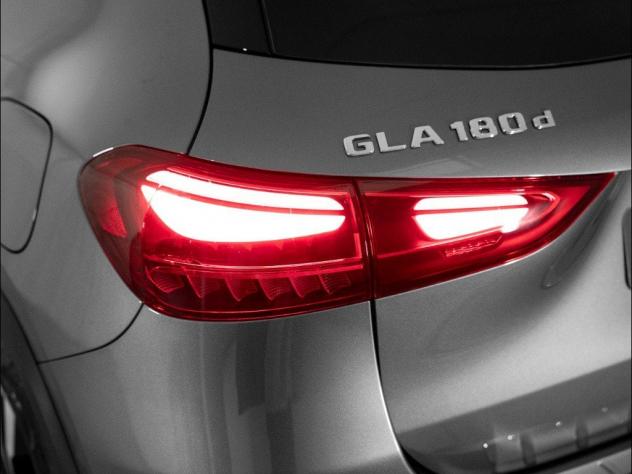 Mercedes-Benz GLA H247 180 d Automatic - Foto 8