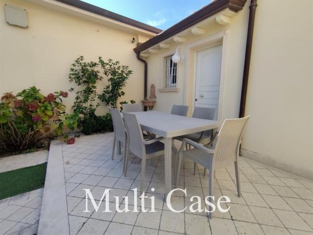 Porzione di Villa Indipendente con Giardino a 600m dal mare - Marina di Pietrasanta. - Foto 11