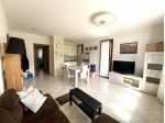 Trilocale arredato posto in zona residenziale.