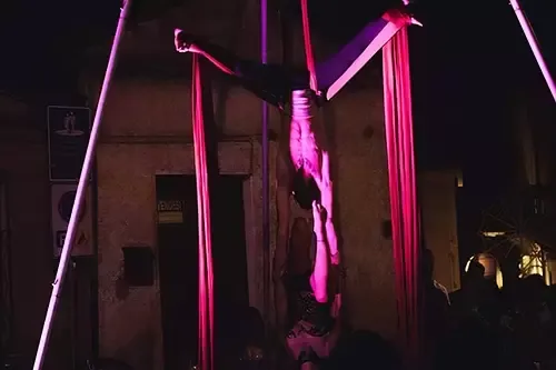 spettacolo danzatrice aerea