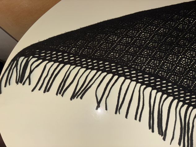 SCIALLE/MANTELLA/PONCHO/SCIARPA COME NUOVA,100% IN LANA,MARCA”MODA B”ORIGINALE - Foto 2