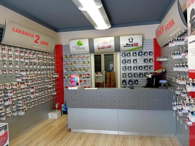 negozio in vendita a Cascina in zona Navacchio