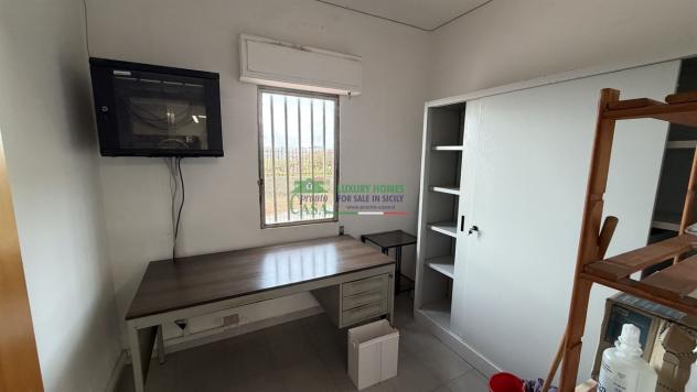 Rif. 9833 - Capannone commerciale zona "Ipercoop". - Foto 6