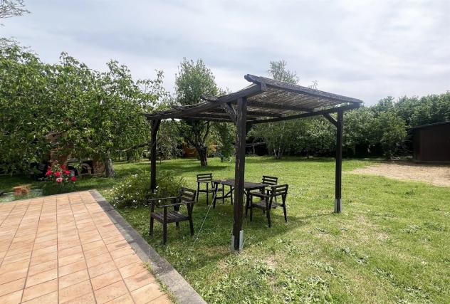 Bellissimo Casale con Piscina Immerso nel Verde - Foto 17