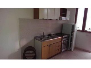 APPARTAMENTO INDIPENDENTE di 3 vani e di 40 mq (MASSA - ROMAGNANO) rif. AR  &hellip;