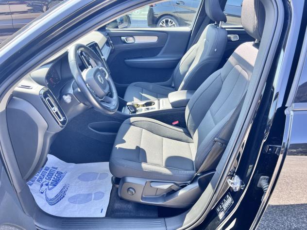 Volvo XC40 T3 automatico Momentum Pro Geartronic / Tetto Apribile - Foto 5