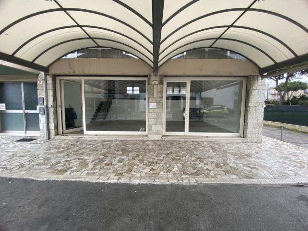 2 Vetrine in affitto a Rimini