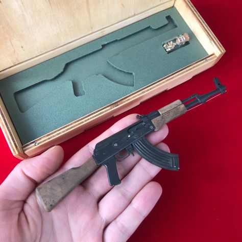 AK-47 con parti in legno nella in miniatura pistola a centerfire 2mm - Foto 2