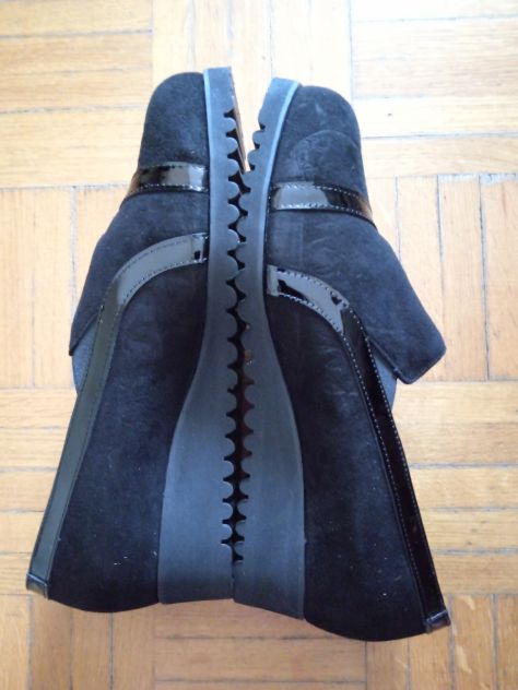Scarpe camoscio suola gomma come nuove