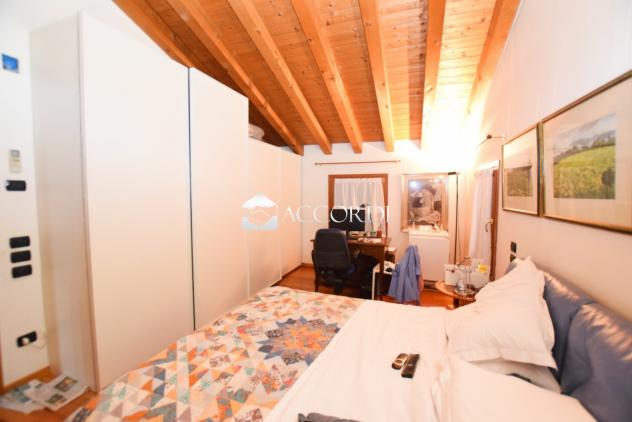CASA INDIPENDENTE di 8 vani e di 240 mq (CASTELFRANCO VENETO) rif. SW144 - Foto 9