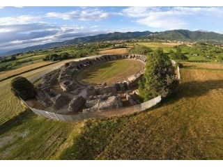 Quadrilocale in affitto a Luni
