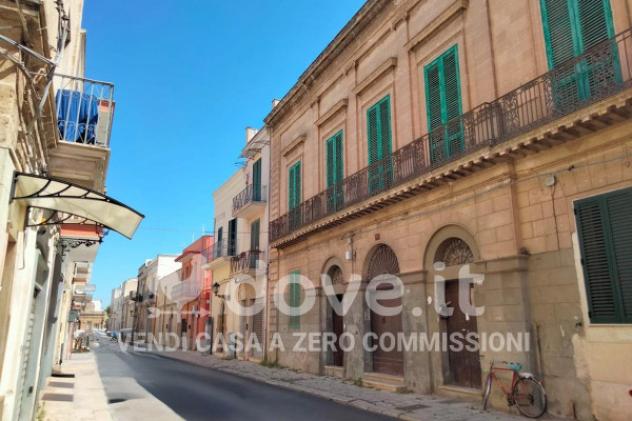Palazzo / Stabile di 180 m² con più di 5 locali in vendita a Francavilla Fontana