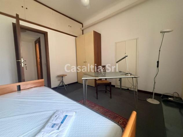 Camera arredata in appartamento condiviso con aria condizionata – Piazza Susa - Foto 3