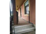 Casa indipendente composta da 2 appartamento con giardino e posti auto