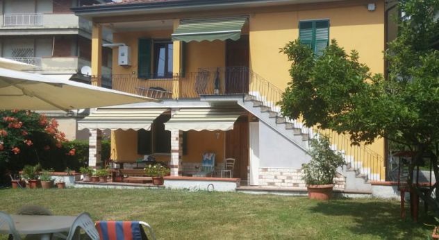 Per trasfertisti fino a 5 posti letto 4 vani ampio con giardino