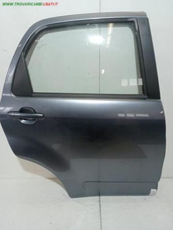PORTA POST. DX GRIGIO MEDIO MET. CON AL / SE / MANIGLIA 999-U1559918 Carrozzeria  Lamierati esterni  Porte  Porta post. dx. DAIHATSU - TERIOS - 2006