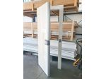 porta a battente con cornice usata