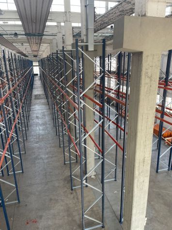 Fila di scaffali industriali - Foto 2