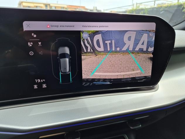 Audi Q3 2.0 TDI S LINE EDITION 150CV S-TRONIC LED TETTO NAVI CARPLAY RETROCAM. ACC. AUTO UFFICIALE AUDI 1 PROPRIETARIO - Foto 6