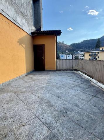 V000571 - TRILOCALE SU DUE LIVELLI CON AMPIO TERRAZZO IN PIENO CENTRO - Foto 12