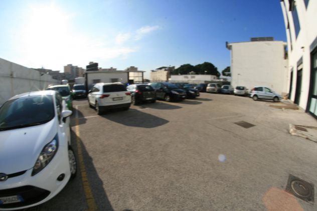 Locale arredato in complesso custodito posti auto - Foto 9