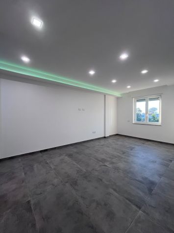 RIF. 561 €700,00 FRONTE VILLAGGIO COPPOLA APPARTAMENTO - Foto 9