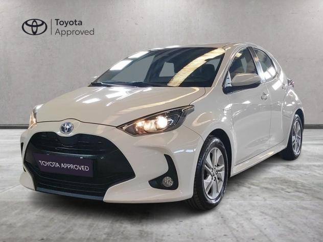 Toyota Yaris 1.5 Hybrid 5 porte Active + CERCHI IN LEGA AREA C FREE