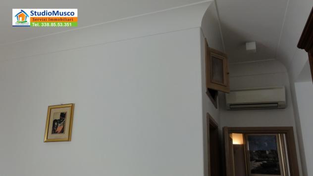 Studio Musco vende a Capri, via Dalmazio Birago, interessante appartamento, al secondo ed ultimo piano. L' appartamento è di circa 100mq coperti e ci - Foto 7