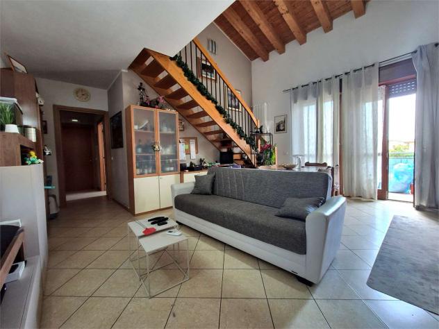 V005483 - Recente appartamento su due livelli con terrazzo solarium e doppi garage - Foto 4