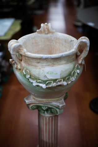 Vaso Decorativo su Colonna Scanalata – 24484 - Foto 4