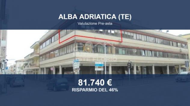 Immobile in asta di 118 m², box auto in vendita a Alba Adriatica