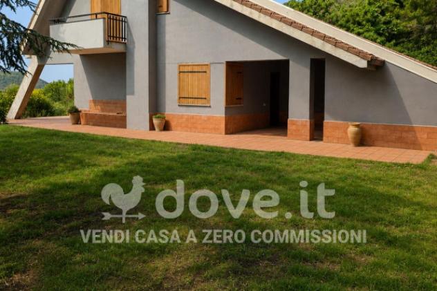 Villa di 150 m² con 4 locali in vendita a Nicolosi