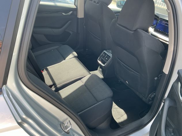SKODA OCTAVIA 2.0 TDI 150 CV DSG WAGON SELECTION - 22.000 km - Foto 7