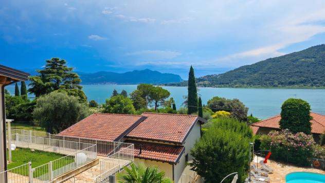 Villa di Testa con Vista Lago in Residence con Piscina
