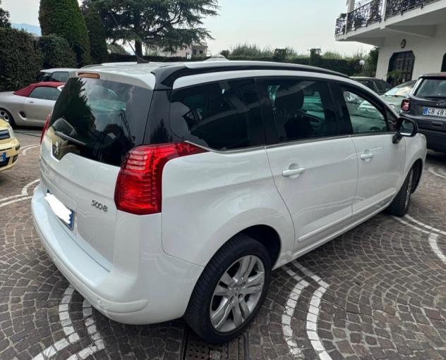 PEUGEOT 5008 1.6 HDi 112CV Allure Camb autom