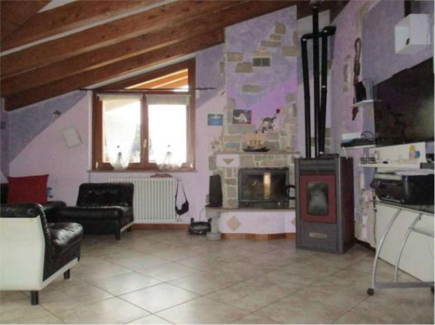 Casa indipendente di 200 m² con più di 5 locali e box auto in vendita a Castello di Brianza - Foto 8