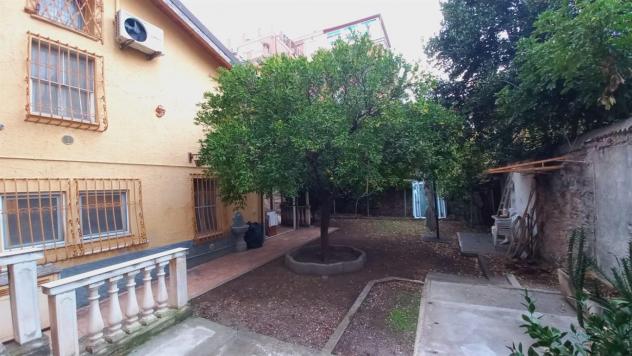 Alassio, porzione di casa con giardino a 30 metri dal mare.
