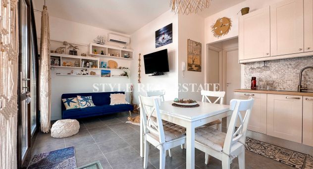 Un'Oasi Mediterranea: Trilocale con Giardino e Piscina a 250 Metri dal Mare - Foto 7