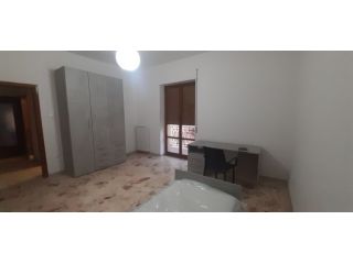 Zona Viale Cristoforo Colombo / 2 camere singole arredate