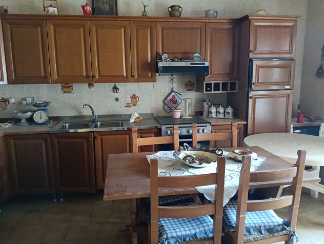 vendo armadio, cucina e soggiorno usati in ottime condizioni