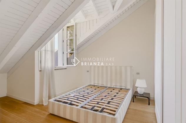 BESANA IN BRIANZA: IN VENDITA ELEGANTE 3 LOCALI SU DUE LIVELLI CON GIARDINO PRIVATO - Foto 11