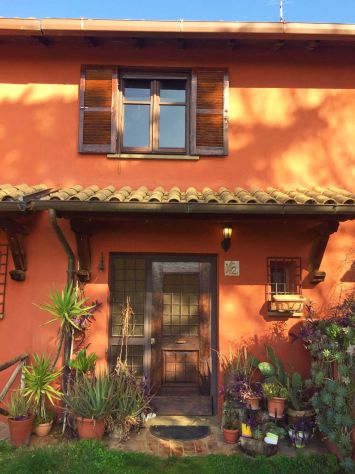 Porzione di Casale nel verde con giardino privato