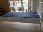 Letto singolo completo di doghe legno e materasso