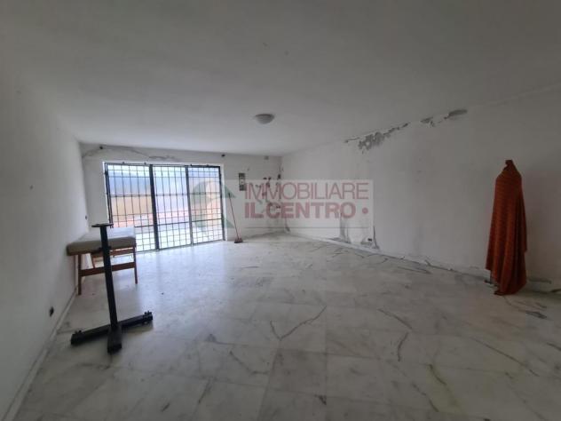 Semindipendente di ampia metratura con giardino privato e garage - Foto 12