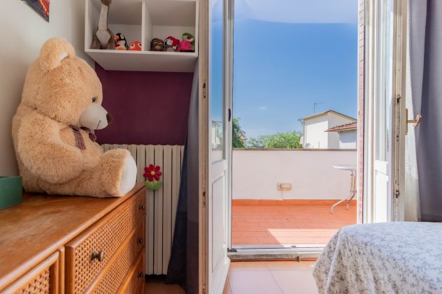 GHEZZANO: VILLA SINGOLA CON 3 CAMERE E GIARDINO SU QUATTRO LATI - Foto 7