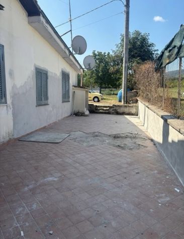 ARTENA BILOCALE CON CORTILE E POSTO AUTO - Foto 4