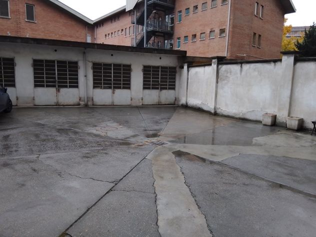Box garage magazzino Borgo Vittoria Via Coppino
