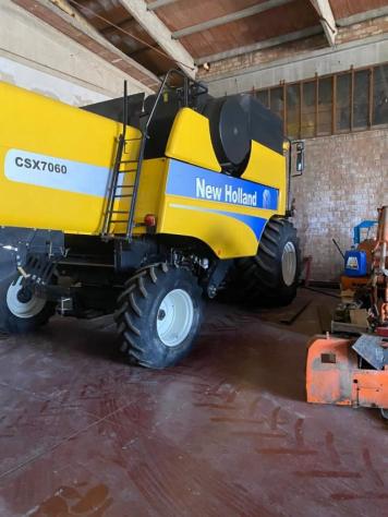 NEW HOLLAND CSX7060 MIETITREBBIA INTEGRALE,SOLLEV.POSTER. rif. 22447710 - Foto 4