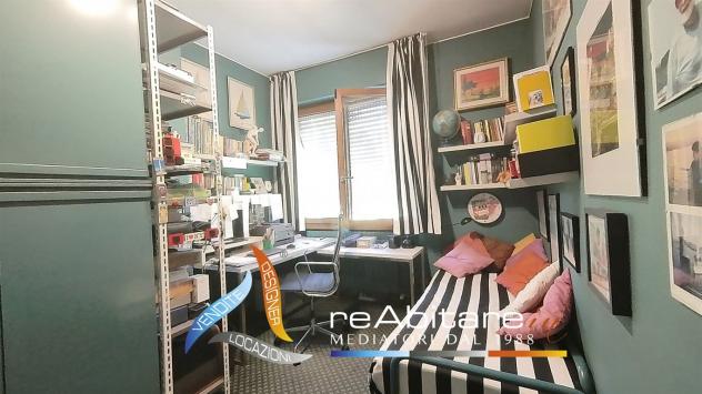 Villa Luminosa nel Verde: Privacy, Comfort e Spazi per la Famiglia - Foto 15